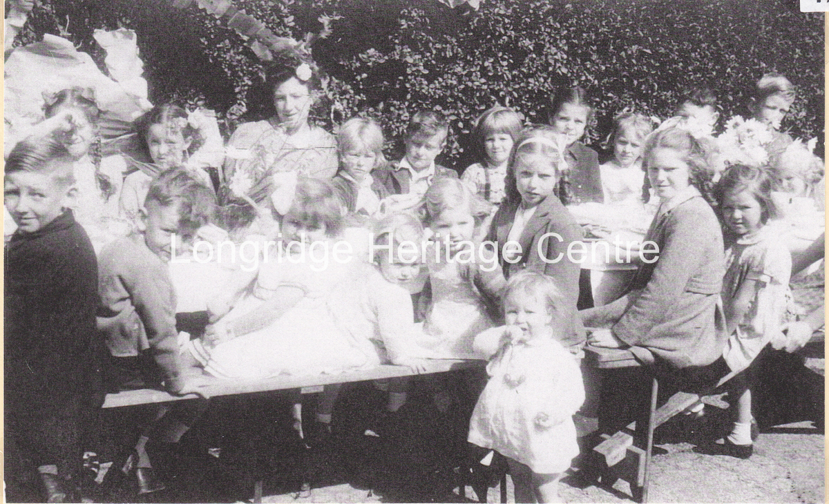 478A - Street Party - Group on Little Lane - 1945
